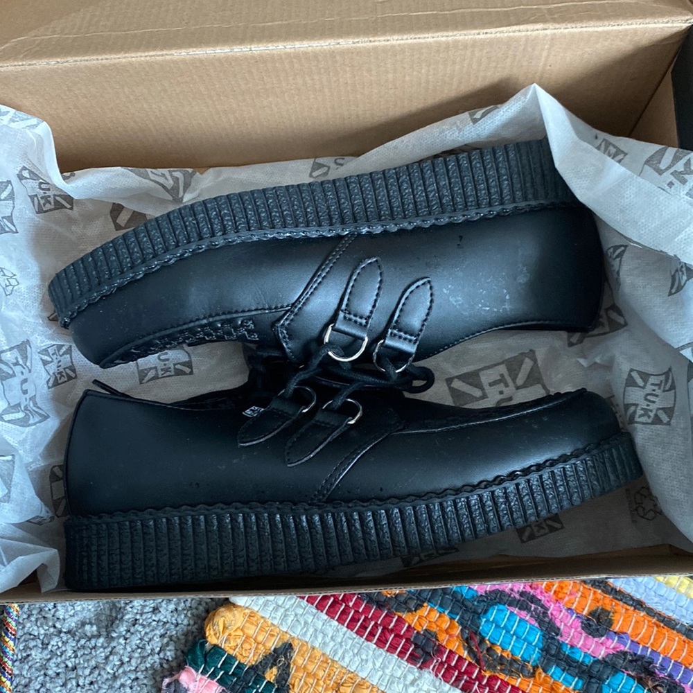 T.U.K Viva II Low Creepers